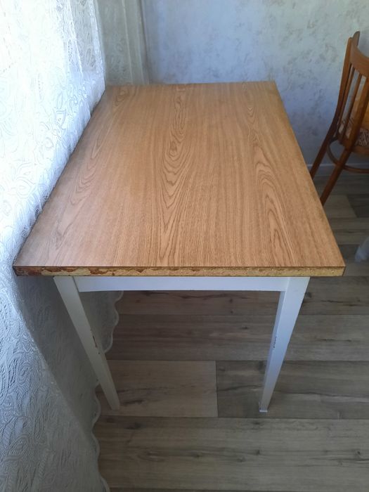 Продам стол  кухонный