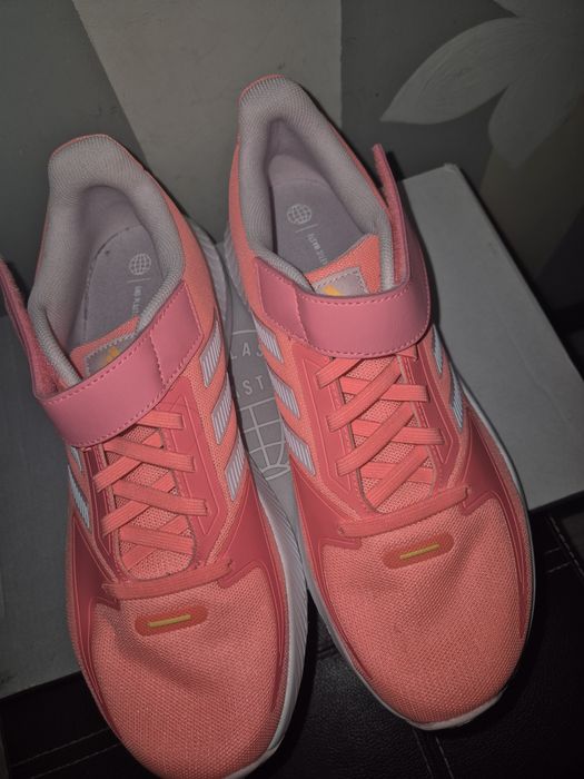 Чисто нови маратонки Adidas