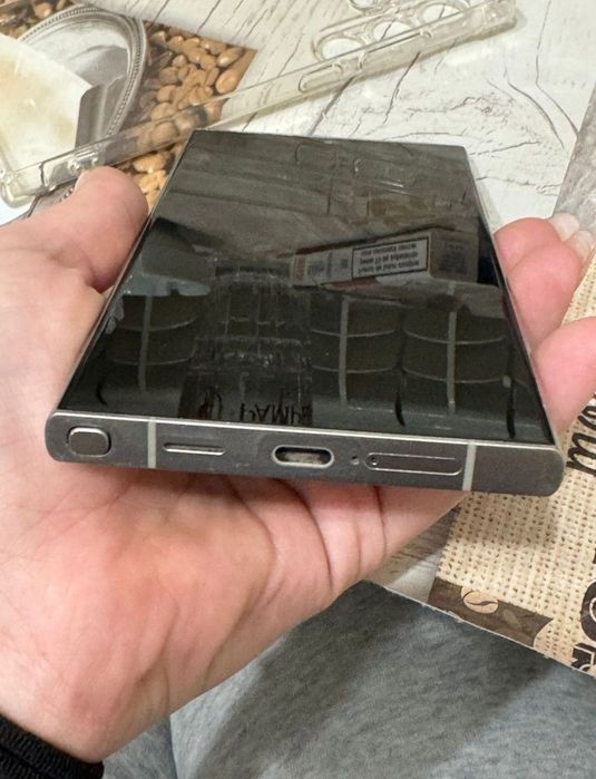 Vând schimb cu iphone 16 pro max Galaxy S24 Ultra ca nou la cutie