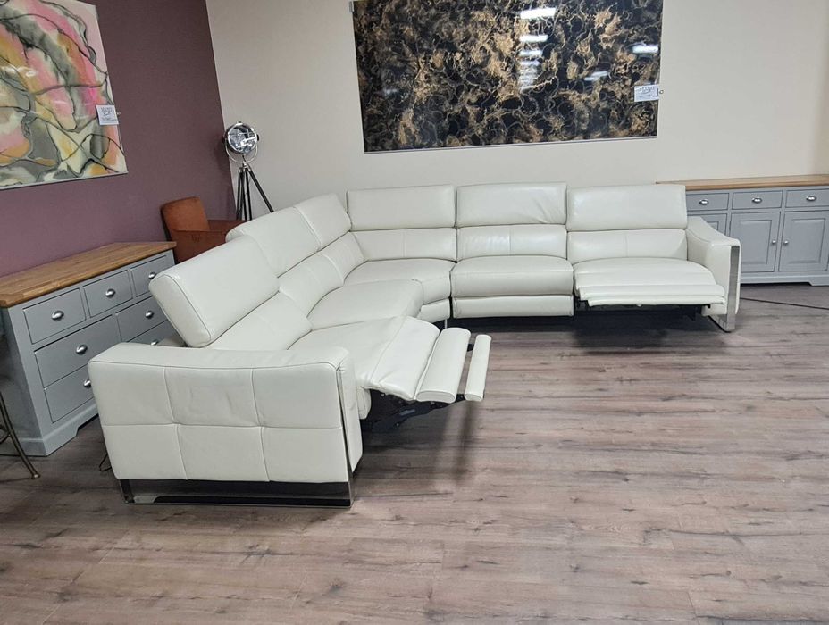 Дизайнерски кремав ъглов диван Torres с електрически релакс механизъм