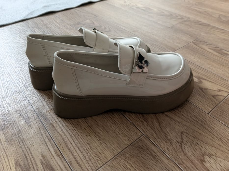 продаю туфли школьные