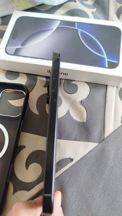 iPhone 16 pro max продам