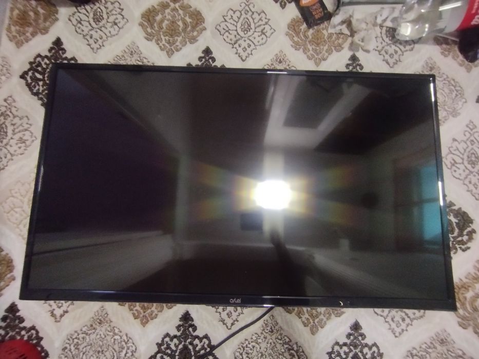 Televizor sotiladi