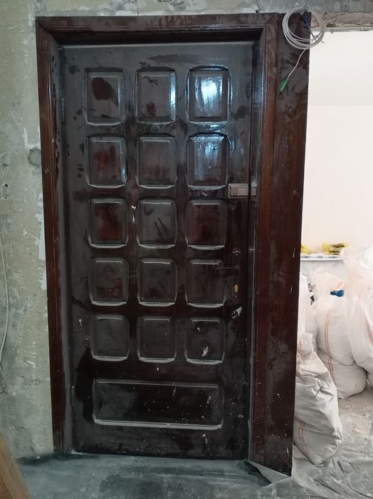 Vând ușa apartament din lemn de brad cu toc
