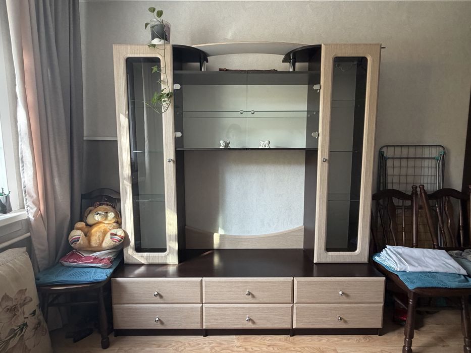 продам стенку в зал / гостиную (недорого)