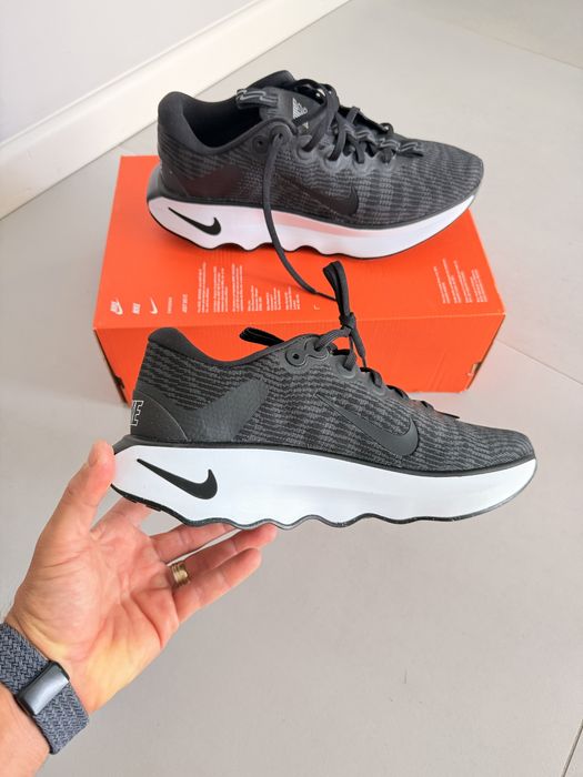 Nike Motiva Black White