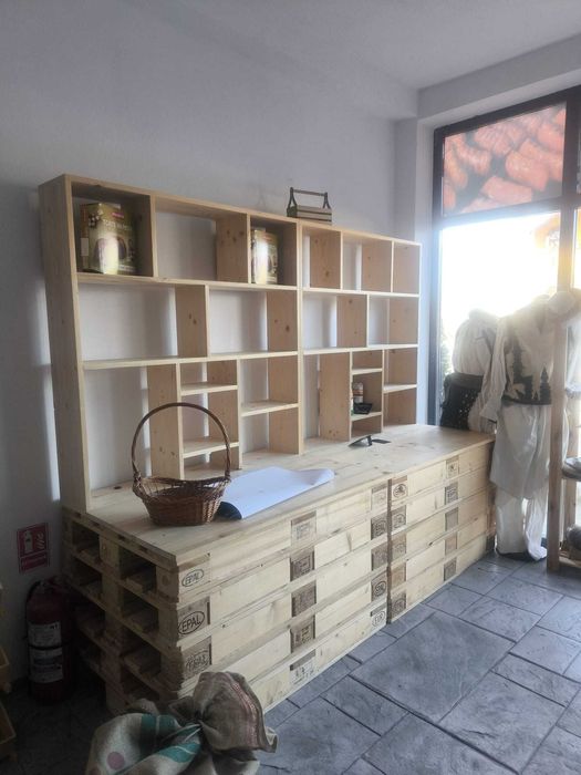 Rafturi magazin din lemn