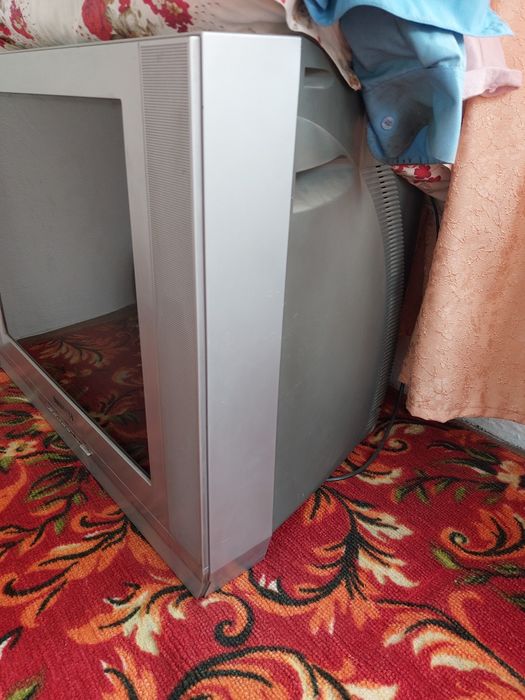 Телевизор самсунг в хорошем состоянии