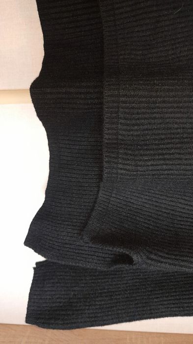 Черный свитер женский