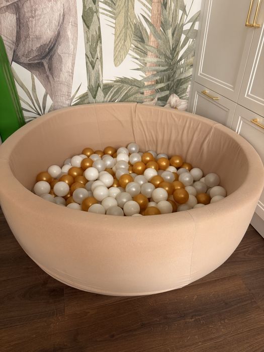 Сухой бассейн с шарами