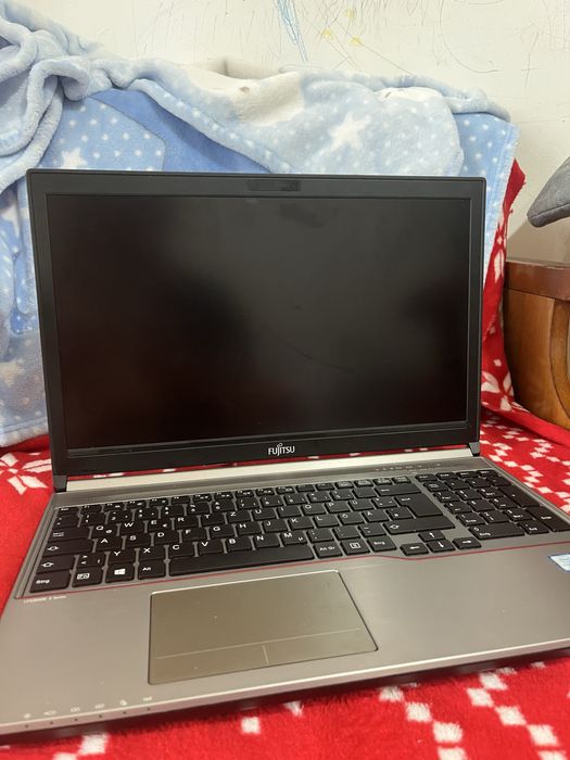 Laptop de vanzare sau piese din el