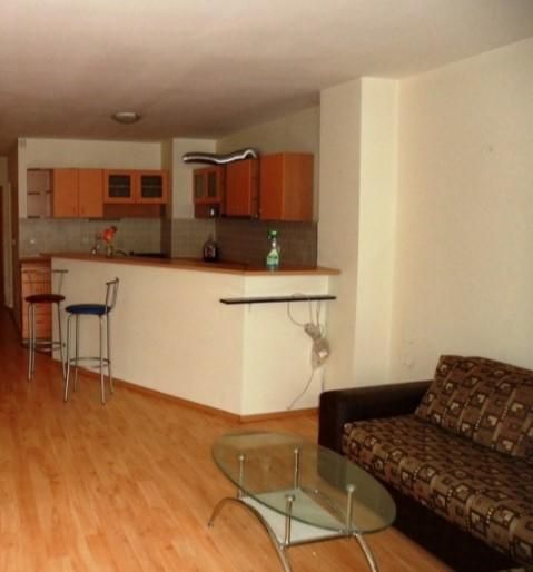 Дава се под наем Тристаен апартамент в София, Медицинска академия - 95 кв.м за 700 € - Снимка #1