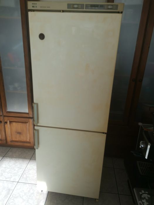 Хладилник Bosch.