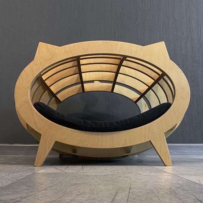 Домик для кошки деревянный.