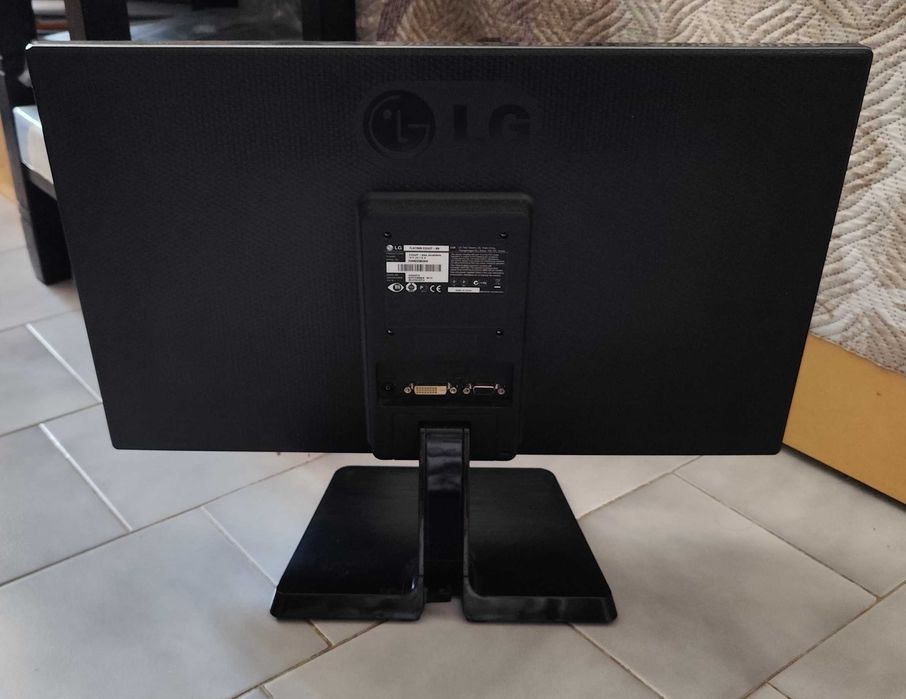 Монитор LG E2242T
