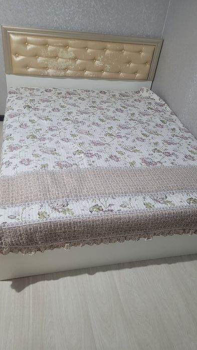 Кровати двух спальныи