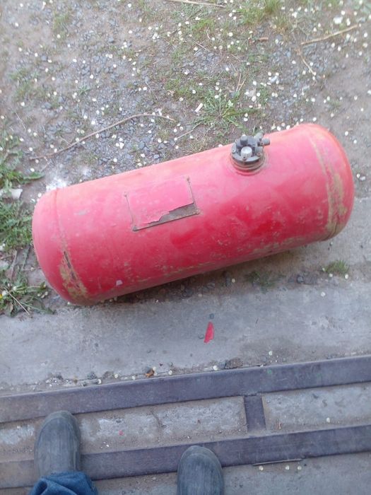 Продам автомобильный газовый баллон.
