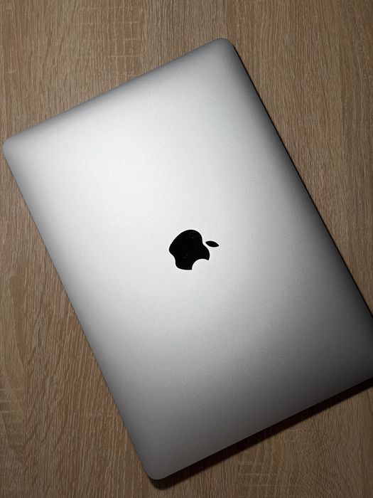 Apple MacBook Air 13" M1 (8/256 GB)