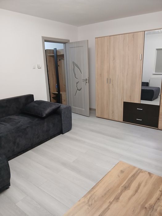 Închiriez apartament
