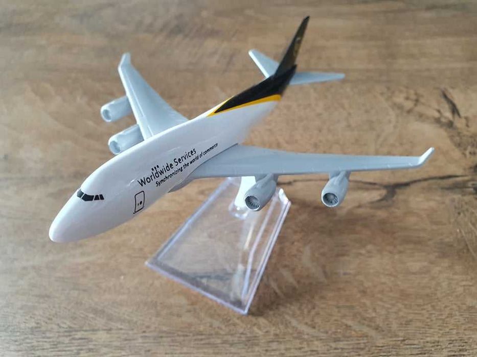 Macheta metalica de avion curierul UPS | Decoratie | Perfect pt cadou