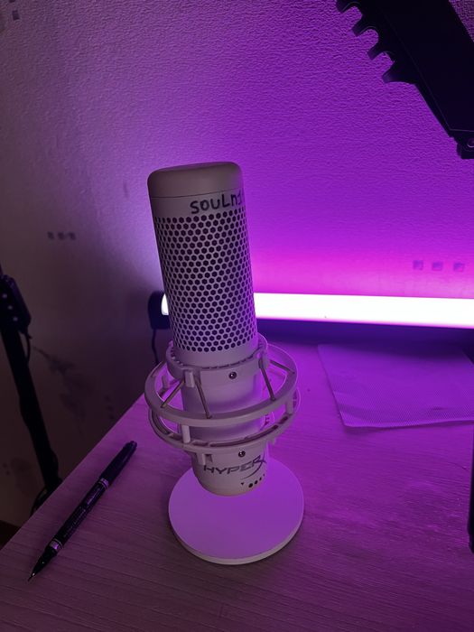 HyperX QuadCast — белый USB микрофон для стримов