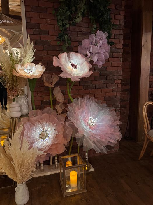 Vând decor flori gigant pentru cafenele, restaurante si saloane