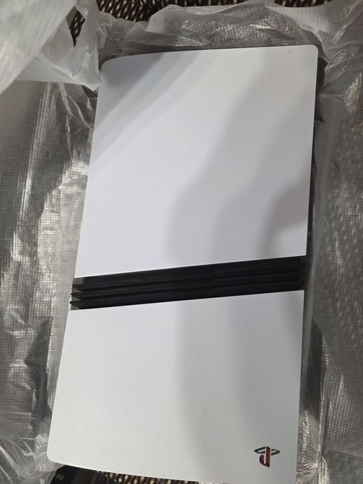 Playstation 5 Pro 2TB cu Disc Drive