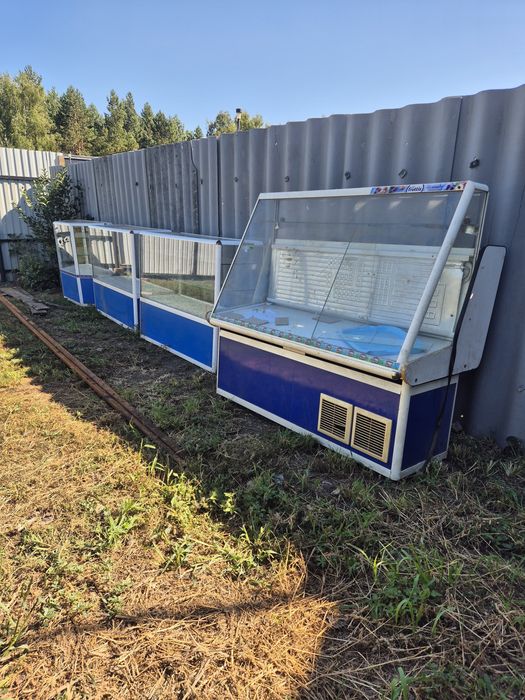 Продам стеллажи и холодильник