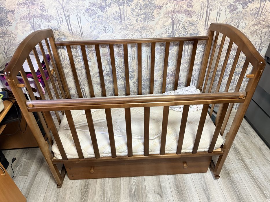 Манеж с маятником