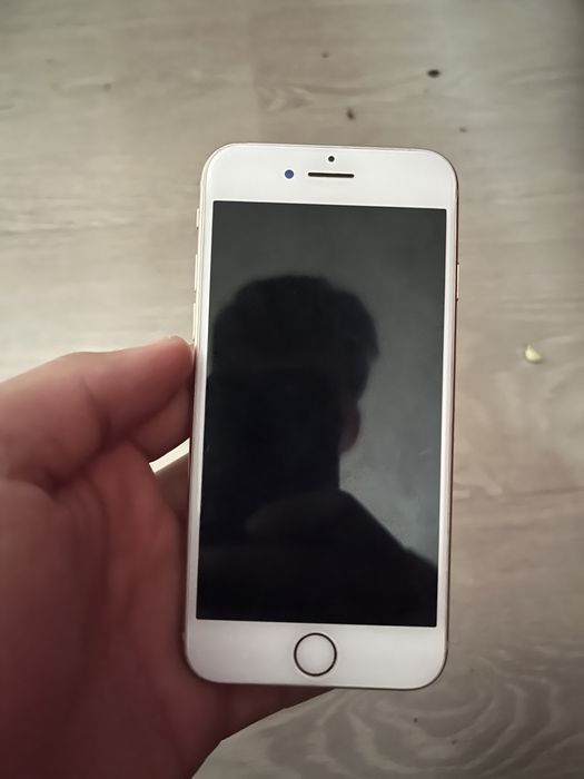 Айфон 8  срочно.