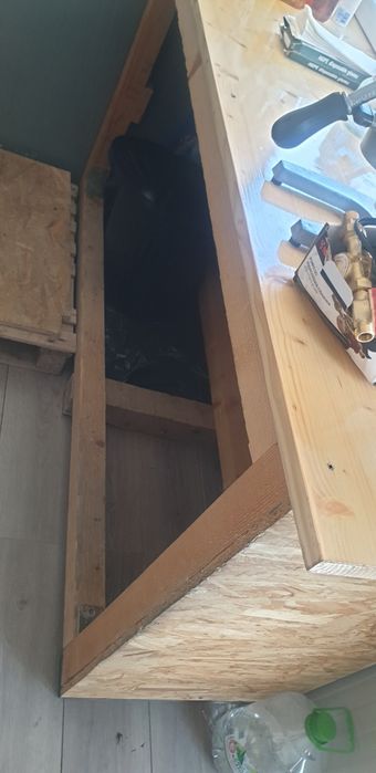 Vând toneta/container