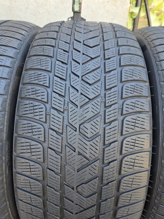 Vând patru anvelope de iarna pirelli 315 35 22/ 275 40 22dot 0823