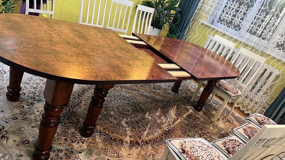 Стол для гостиной