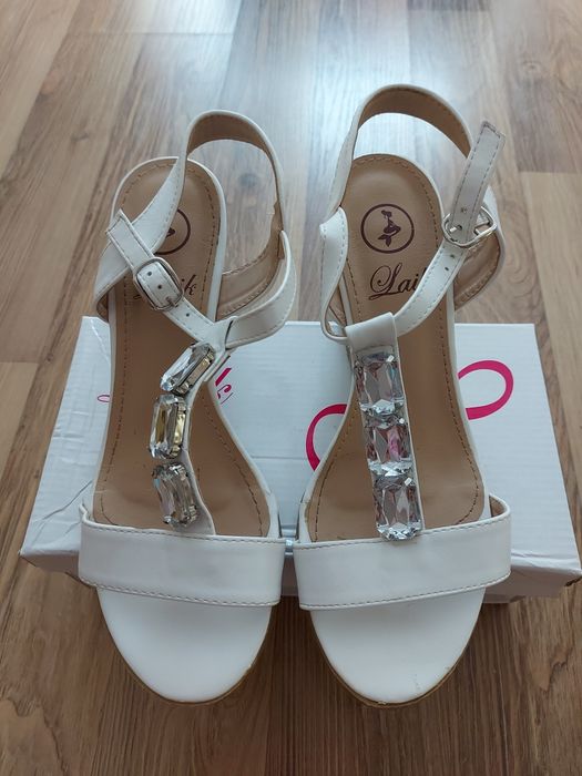 Дамски сандали      .