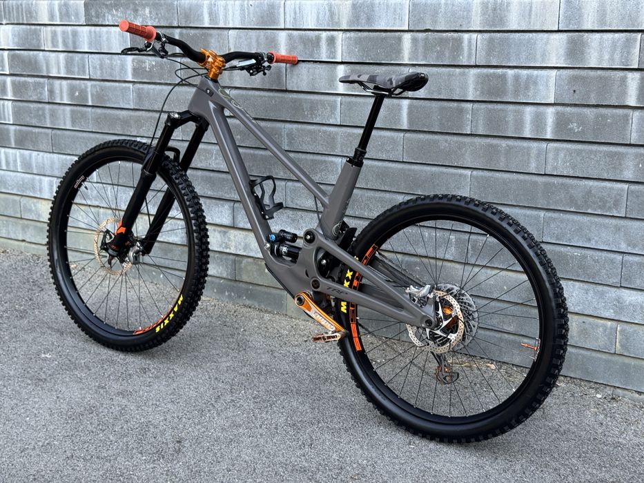 Карбонов планински велосипед FORBIDDEN DRUID CUSTOM BIKE(L размер)