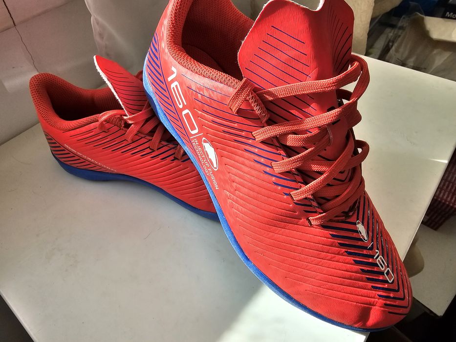 Pereche de adidasi fotbal