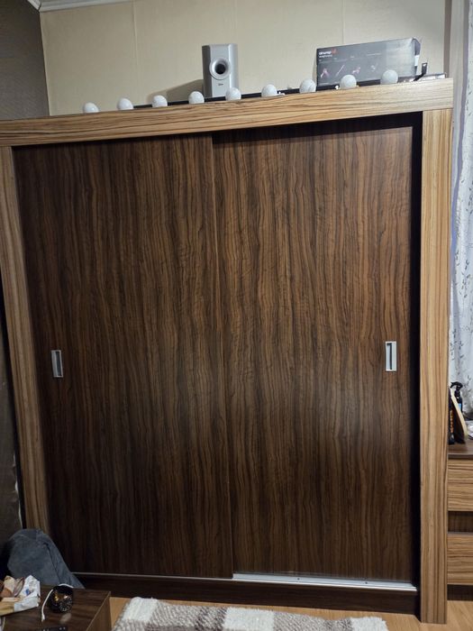 Продавам гардероб и спалня