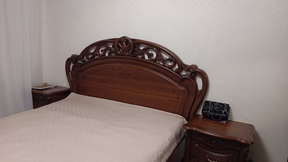 Продам спальный гарнитур