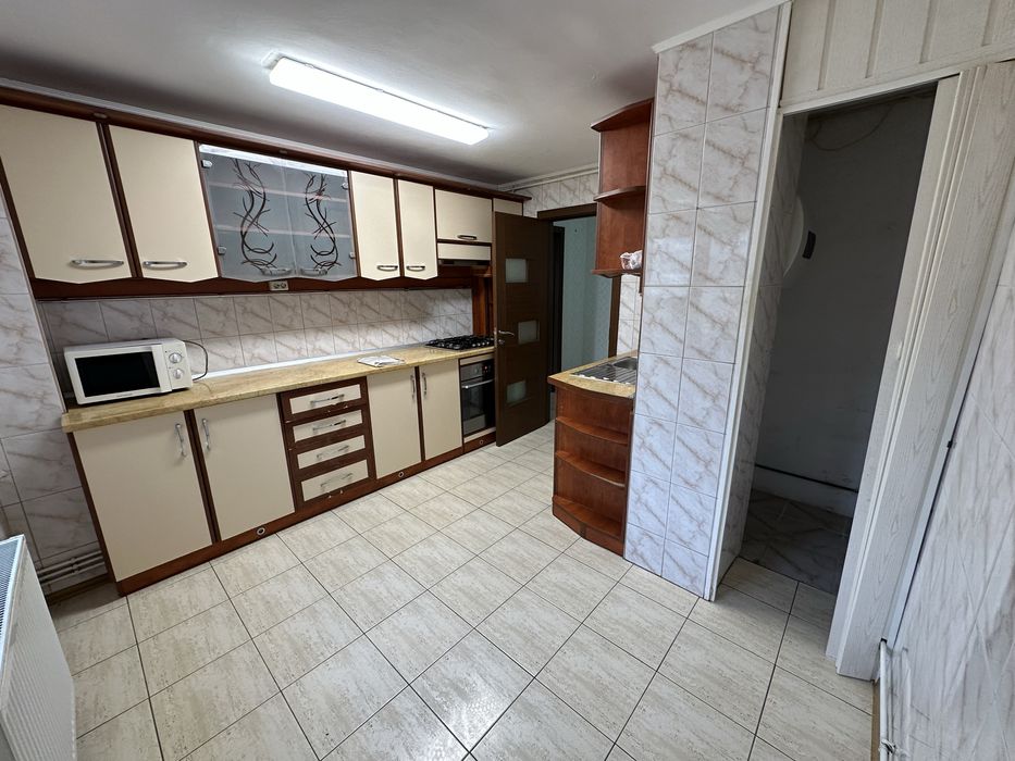 Apartament 4 camere de inchiriat