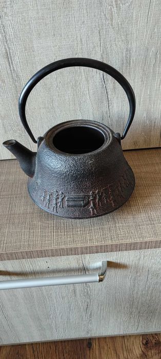 Японски чугунен чайник
