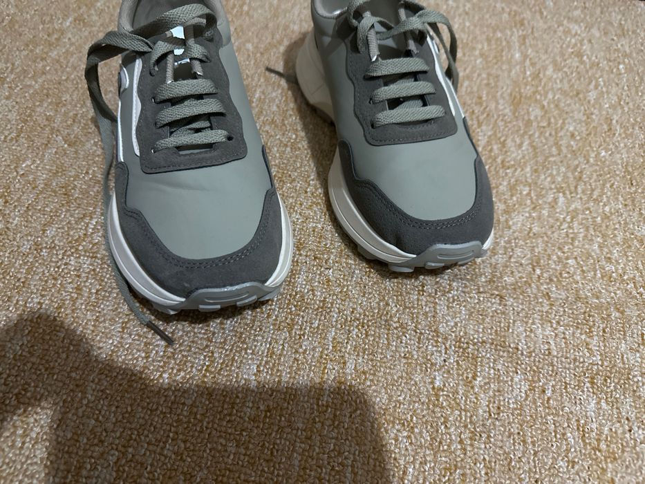 Кроссовки женские