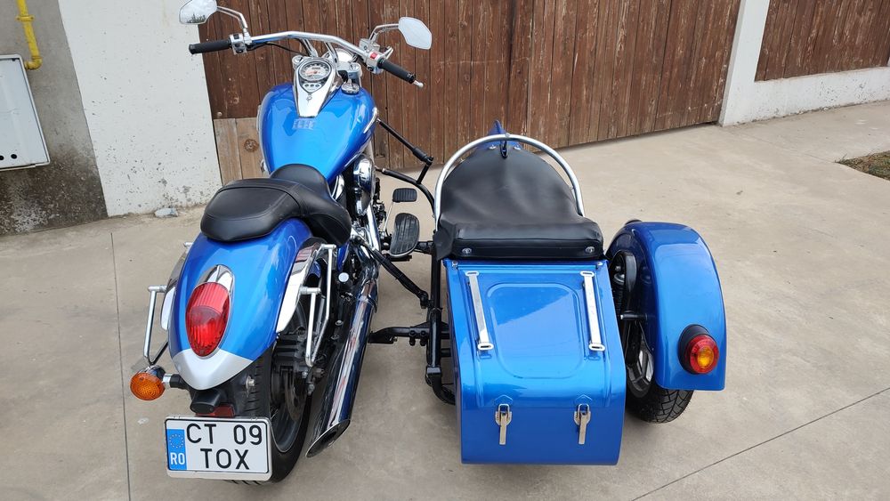 Motocicletă Kawasaki VN900 cu ataș