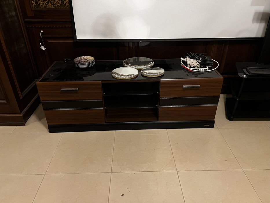 Тумба под телевизор.