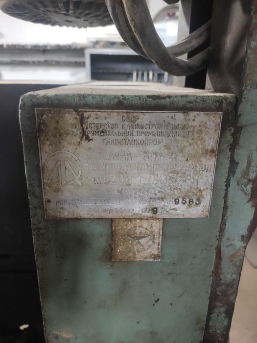 Токарный станок модель 1д95