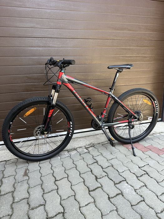 Bicicleta Giant Talon 3.  Roti 27.5