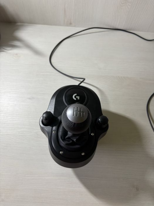 De vanzare Volan Logitech g29 cu pedale +schimbator+stand