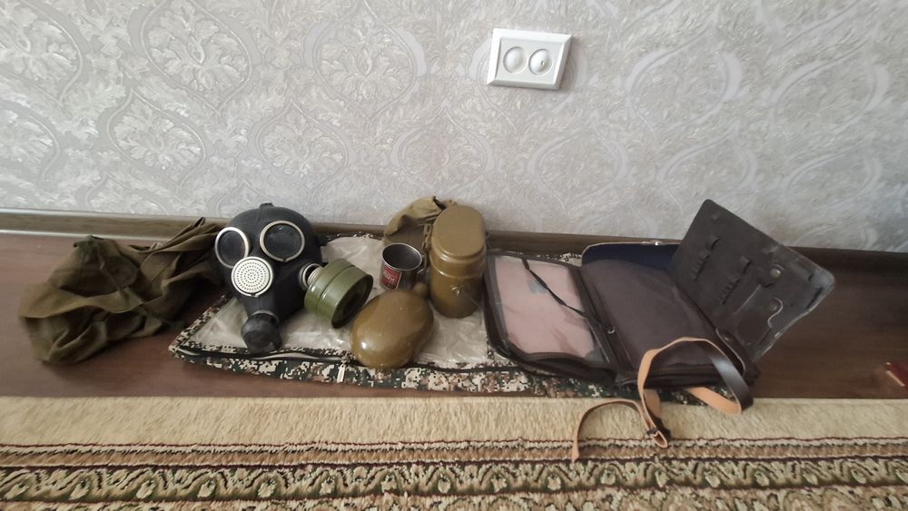 Военное Тревожный чемодан.Противагаз кателок фляшка Планшет Кепки