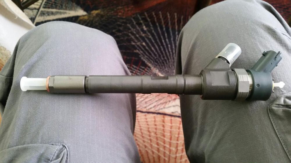 Дюза Чисто нова Бош bosch Пежо Ситроен инжектор