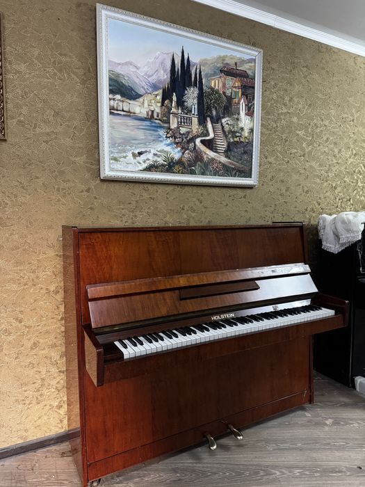 Фортепиано Holstein. С доставкой до комнаты. Настроено