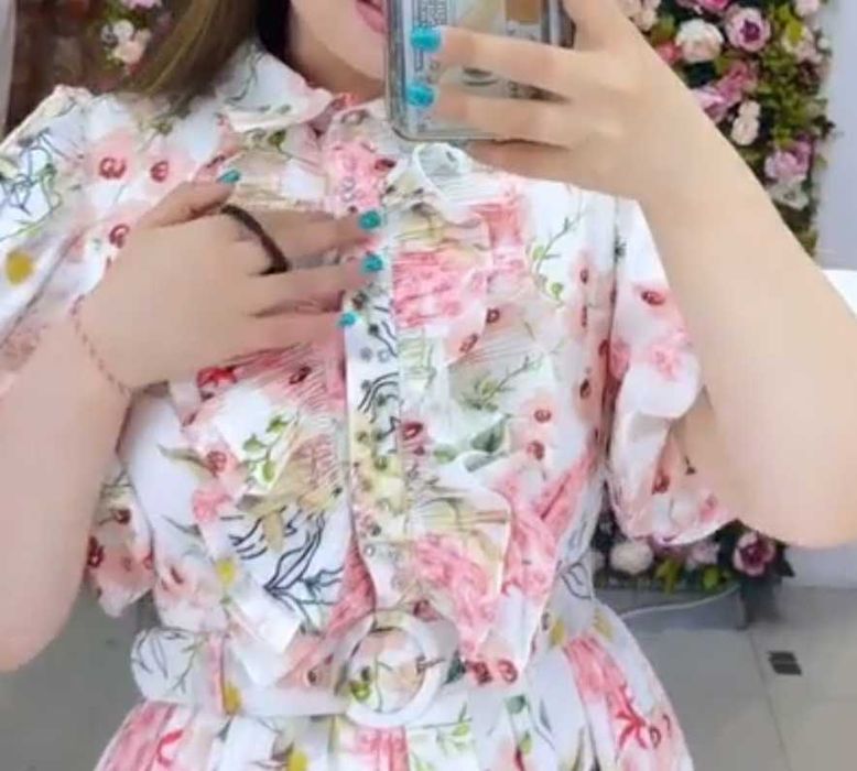 Красивое яркое платье